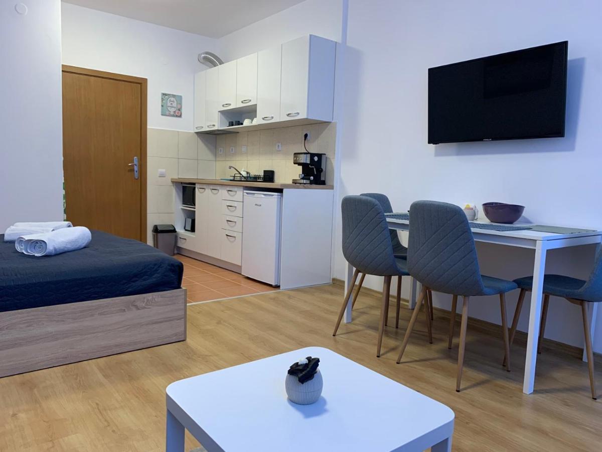 Studios And Apartments - Semiramida Gardens بوروفتس المظهر الخارجي الصورة