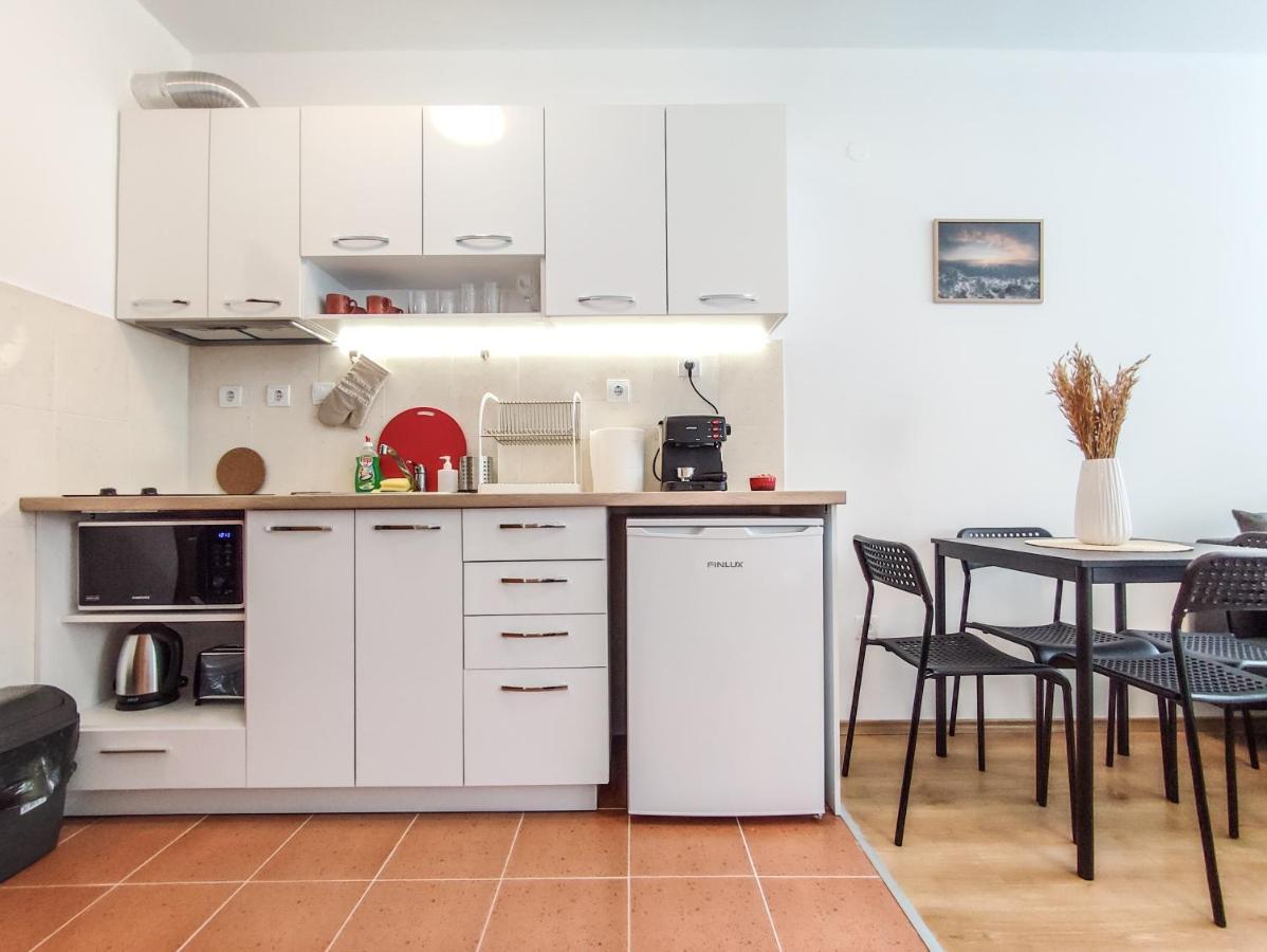 Studios And Apartments - Semiramida Gardens بوروفتس المظهر الخارجي الصورة