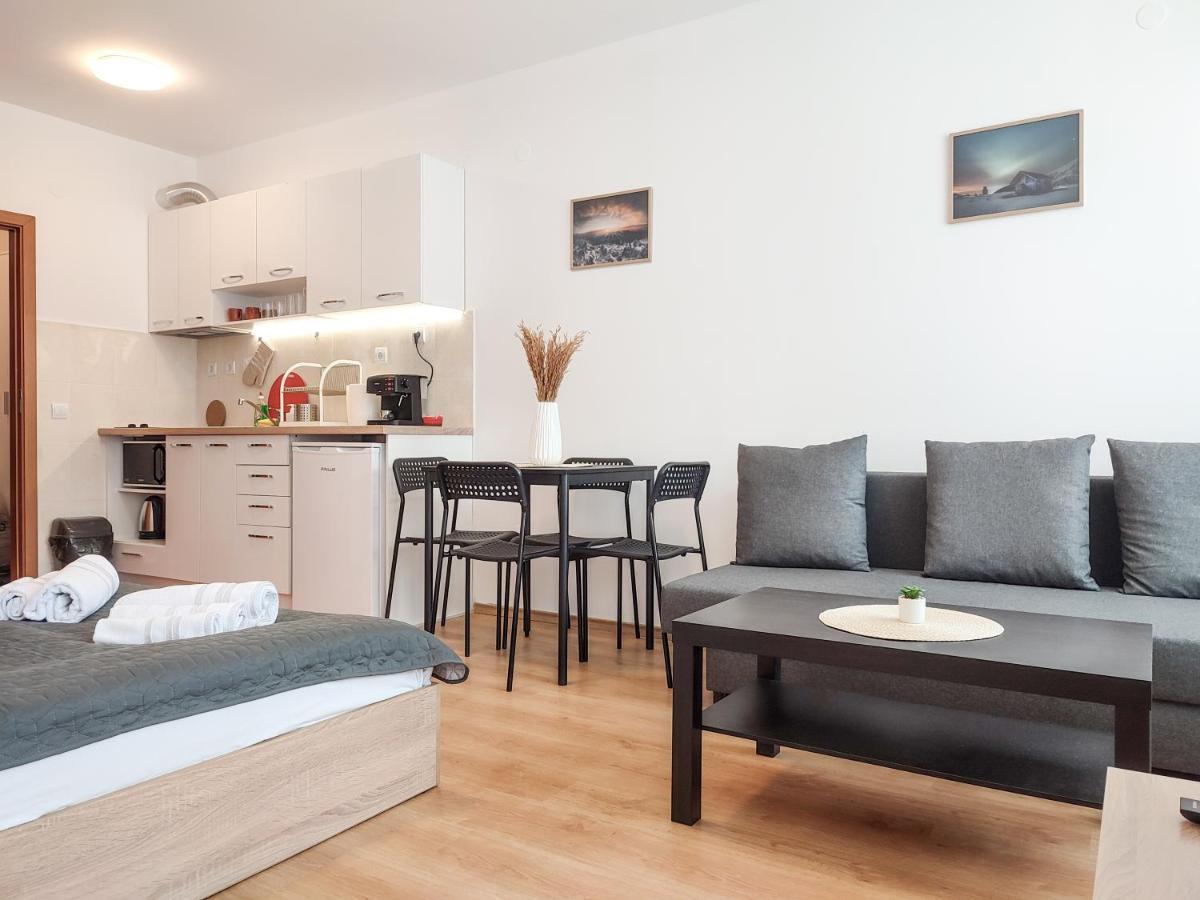 Studios And Apartments - Semiramida Gardens بوروفتس المظهر الخارجي الصورة