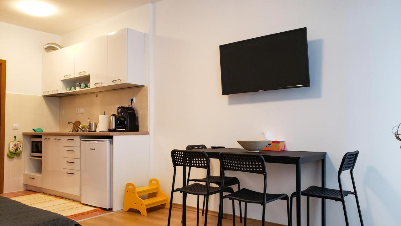 Studios And Apartments - Semiramida Gardens بوروفتس المظهر الخارجي الصورة